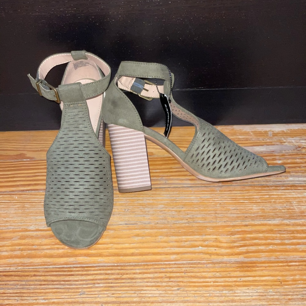 Express heels